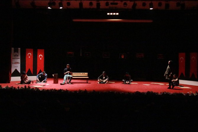 Elazığ’da tiyatroyla uyuşturucunun zararları ve gençlik anlatıldı