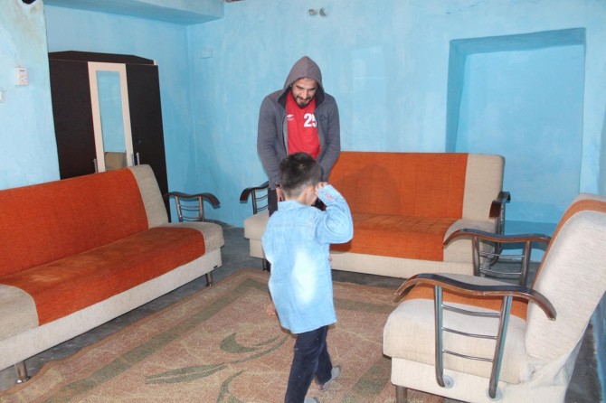 Kesê ku karê taştêfiroşîyê dike nîvê dahata xwe ji êtîman re xerc dike