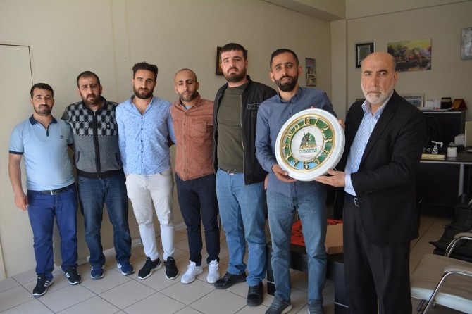 Batman’da Mevlid etkinliğine destek verenlere hediye verildi