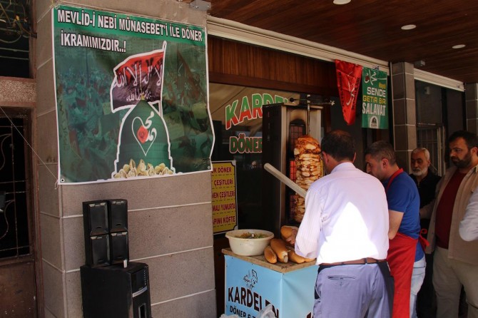 Free doner kebab in exchange for salawats