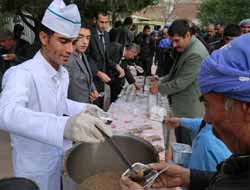 Hilvan Camilerinde Aşure İkramı