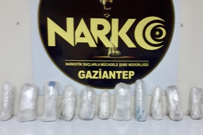 ​Gaziantep'te otomobilde 7 kilo esrar ele geçirildi