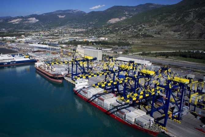 Dış ticaret açığı yüzde 63,7 azaldı