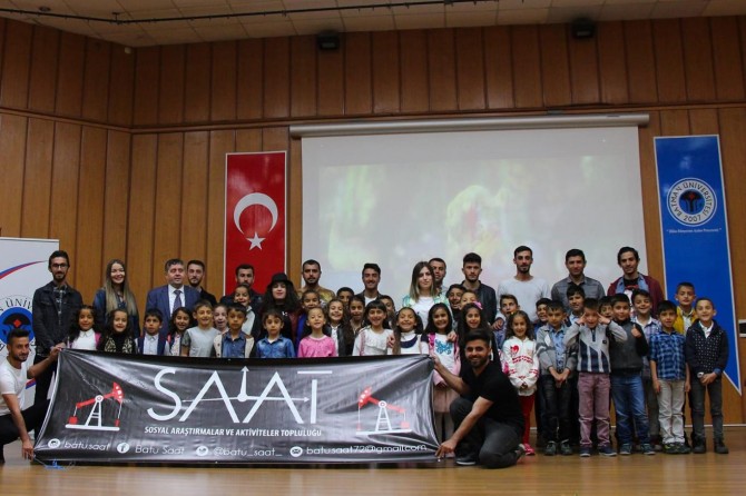 Üniversiteli gençler köy okulu öğrencilerini misafir etti