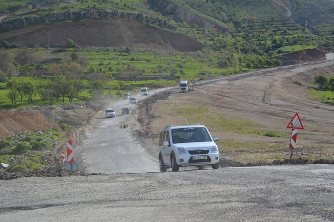 Bitirilmeyen çalışmalar uluslararası yolda mağduriyete neden oluyor