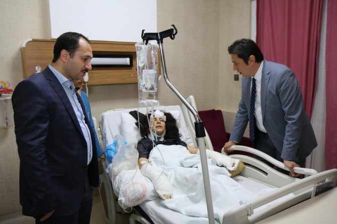 Kamu Hastaneleri Daire Başkanı Özkan Arslan yaralıları ziyaret etti