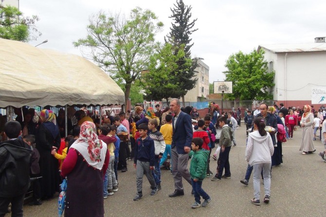 Adıyaman'da öğrencilerin yardımseverlik duygularını artırmak için kermes düzenlendi
