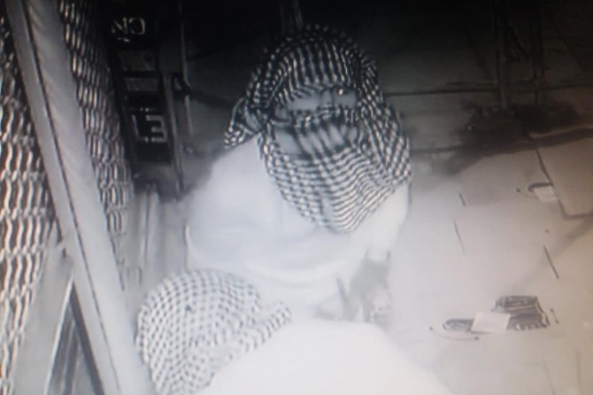 Siirt'te Cumhuriyet Caddesi'nde hırsızlık anı güvenlik kamerasına yansıdı