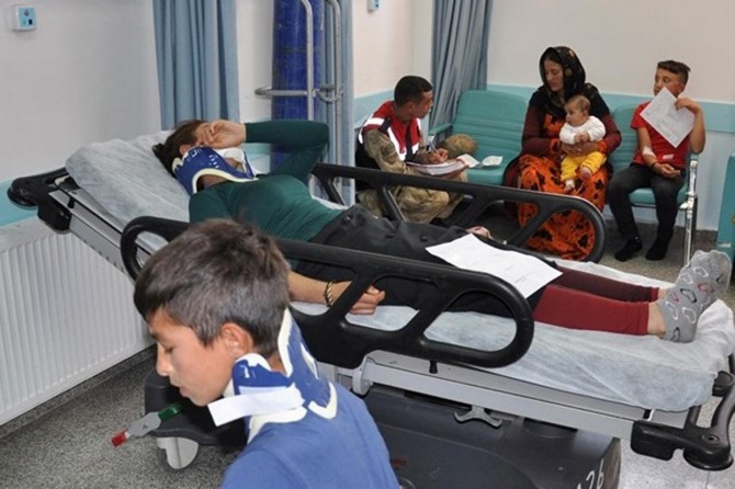 Nizip'te tarım işçilerini taşıyan kamyonet devrildi: 22 yaralı