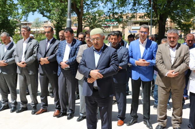 Şanlıurfa'da trafik kazasında ölenler için gıyabi cenaze namazı kılındı
