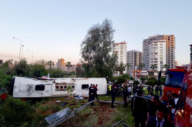 Otobusa rêwîyan qulibî: 2 mirî 29 birîndar