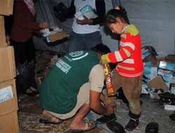 2 Bin 500 Çocuğa Ayakkabı ve Çorap