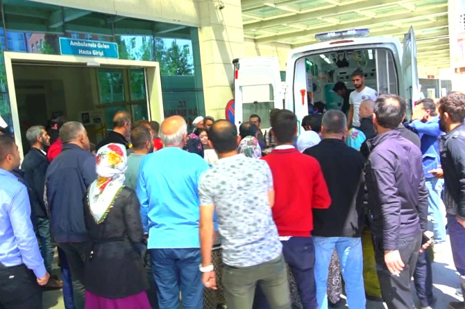 Her iki ayağını çapa makinesine kaptıran çiftçi ağır yaralandı