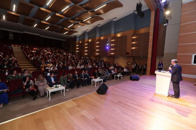 Aileyi güçlü tuttuğumuzda toplumu da güçlü tutmuş olacağız