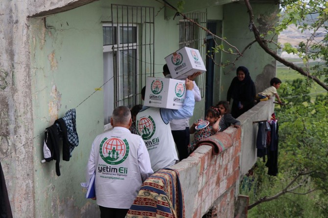 ​Avrupa Yetim Eli Türkiye'de yardımlarını sürdürüyor