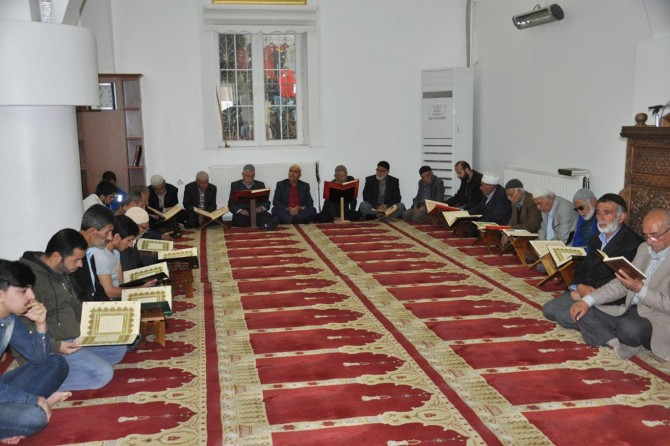 Batman'da camiler mukabele halkalarıyla renklendi