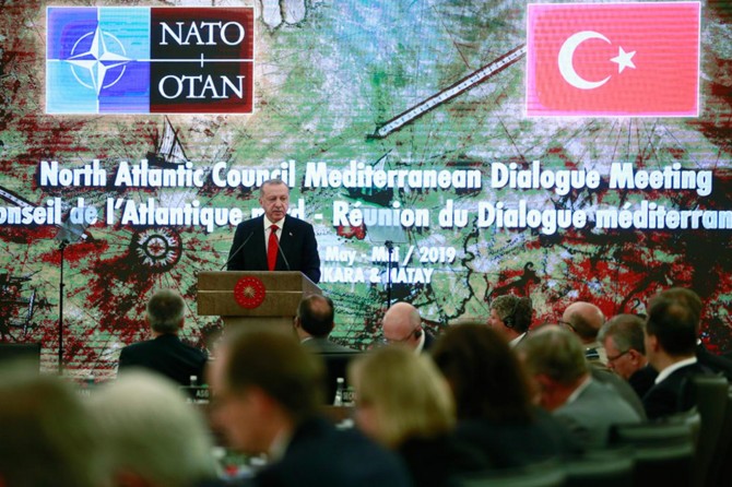 Varoluş gayesi istikrarı korumak olan yapılarda çok ciddi tıkanıklıklar yaşanıyor