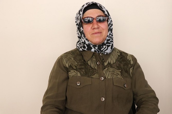 Görme engelli olunca eşleri tarafından terk edildiler