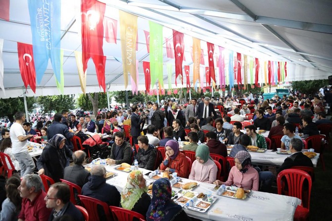 Ramazan ayı sevgi, kardeşlik ve bereket ayıdır