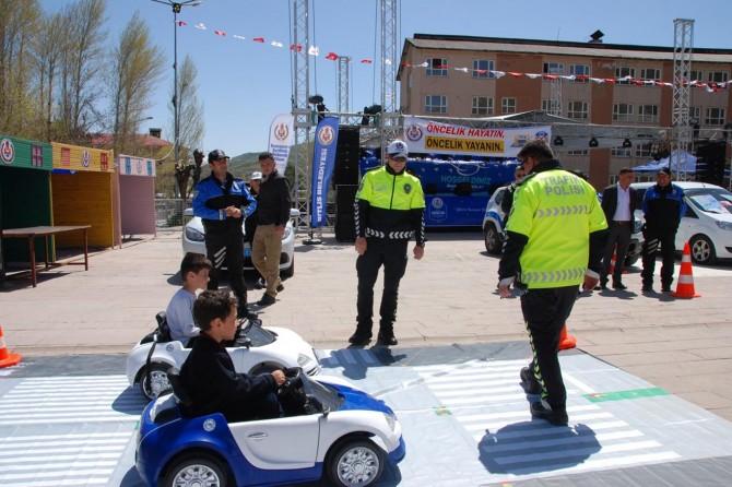 Trafik kazaları en çok aşırı hız ve alkol kullanmaktan meydana geliyor