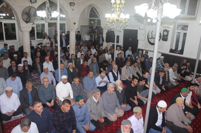 Adıyaman'da hatimle kılınan teravihe yoğun ilgi