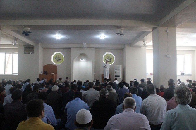 ​İnfak, insanın dünya malına karşı dengeli bir tavır almasını sağlar