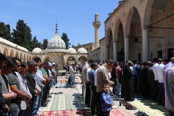 Müslüman sahip olduğu birikimi paylaşır