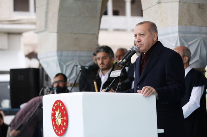 Camilerin süsü cemaatidir özellikle de gençlerdir