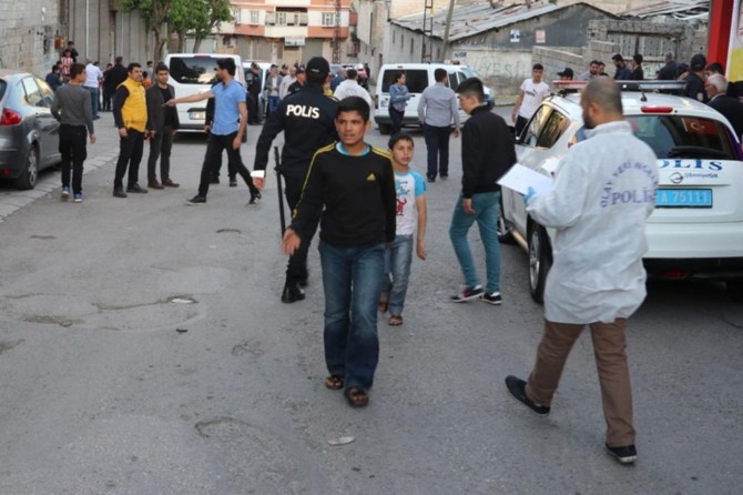 Gaziantep'in Çıksorut Umut Mahallesi'nde komşusunu av tüfeğiyle öldüren zanlı tutuklandı