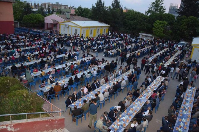 Viranşehir'deki kardeşlik sofrasına büyük ilgi
