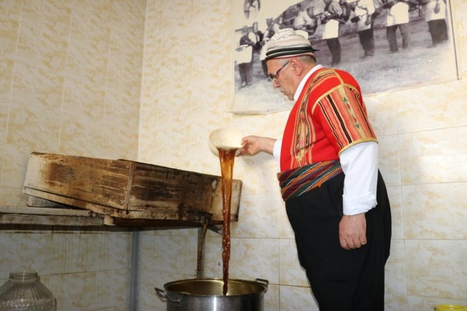 Meyan şerbeti ramazan ayının vazgeçilmez içeceğidir