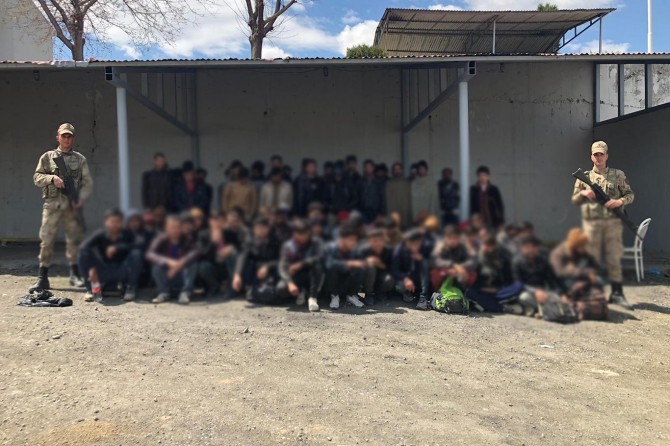 Van'da bir günde yüzlerce göçmen yakalandı