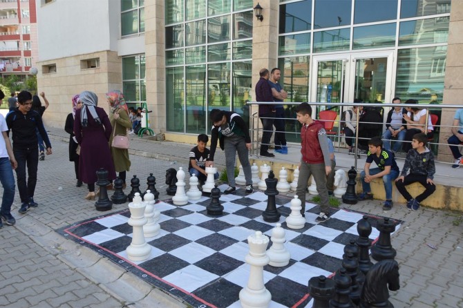 ​Sosyal bağımlılığa karşı çözüm üretmemiz gerekiyor