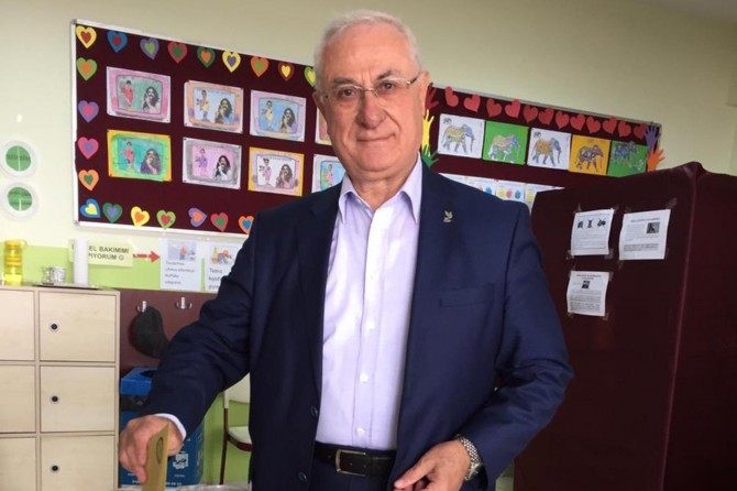 Aydinê DSPyî ji namzedîya Şaredarîya Bajêra Mezin a Stenbolê îstîfa kir