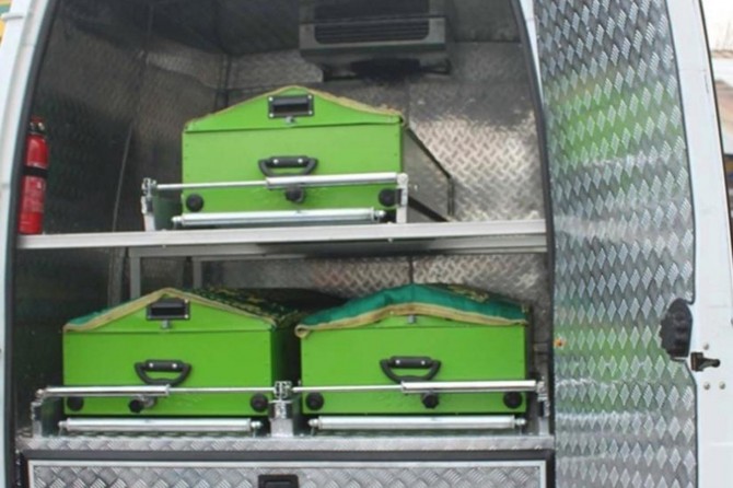 3 zarok di golê de xeniqîn