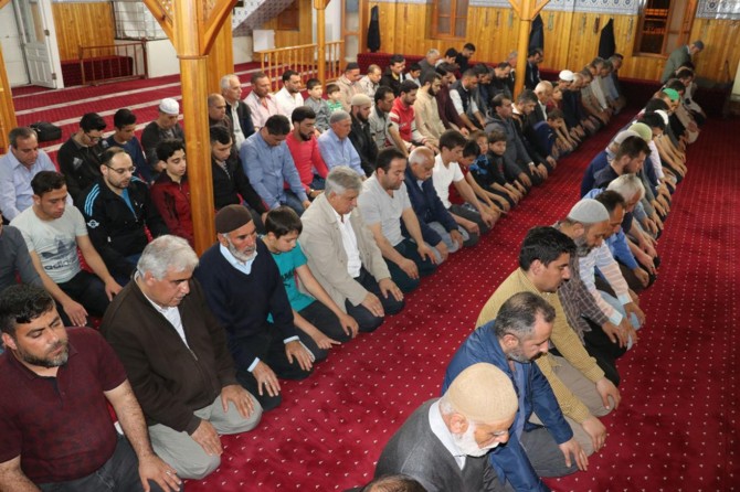 Gaziantep’te hatimle teravih kılınan camiler yoğun ilgi görüyor