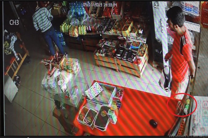 Şanlıurfa’da bağış kumbarasını çalanlar kameraya yakalandı