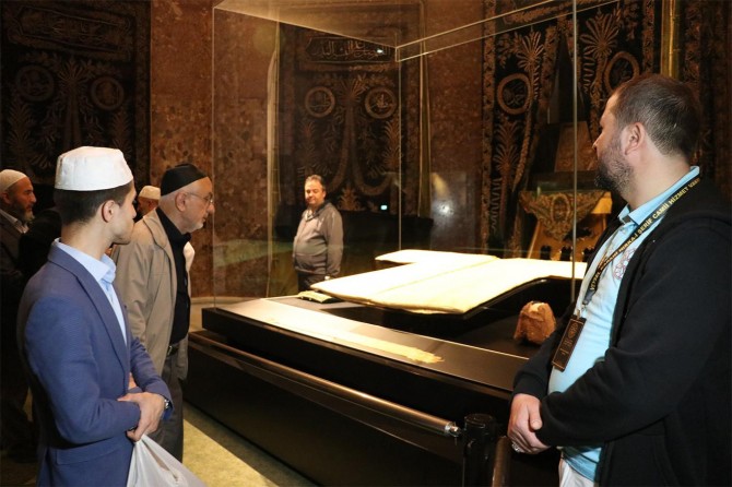 ​Hırka-i Şerif'e yoğun ilgi