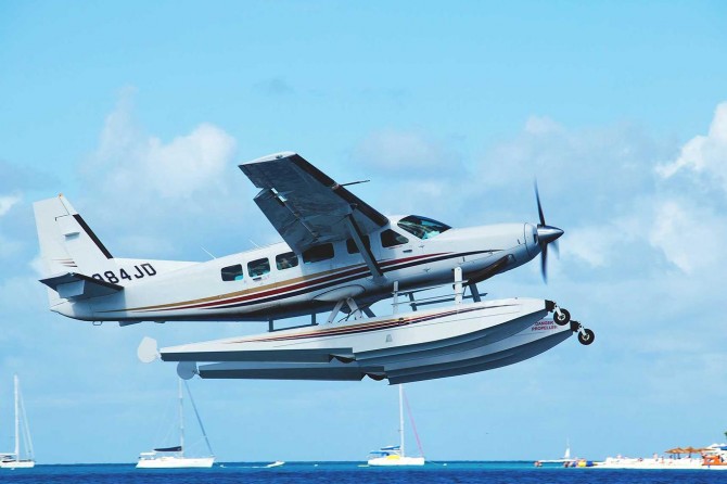 ABD'de deniz uçakları havada çarpıştı: 5 ölü