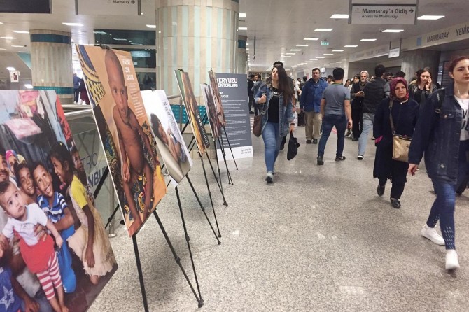 İstanbul'da açlıkla mücadeleye dikkat çekmek amacıyla fotoğraf sergisi açıldı