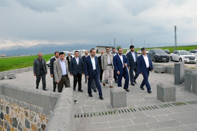 HÜDA PAR Genel Başkanı Sağlam, Muş’ta tarihi Murat Köprüsünü gezdi