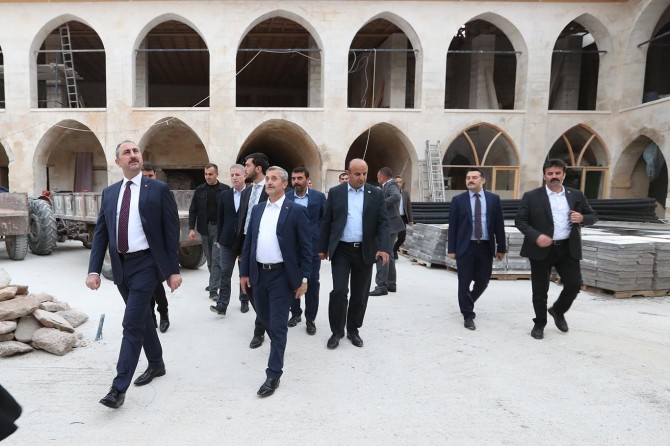 Bakan Gül Mecidiye Han’da incelemelerde bulundu