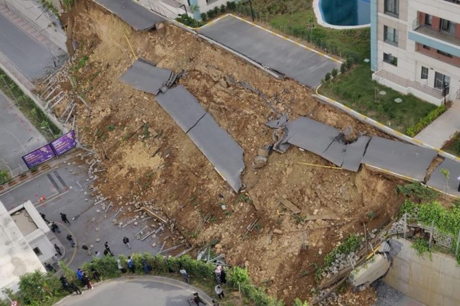 İstanbul Başakşehir'de çöken istinat duvarının altından bir kişinin cesedine ulaşıldı