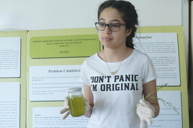 Siirt Sancaklar Ortaokulu öğrencisi ayrık otundan doğal deterjan üretti