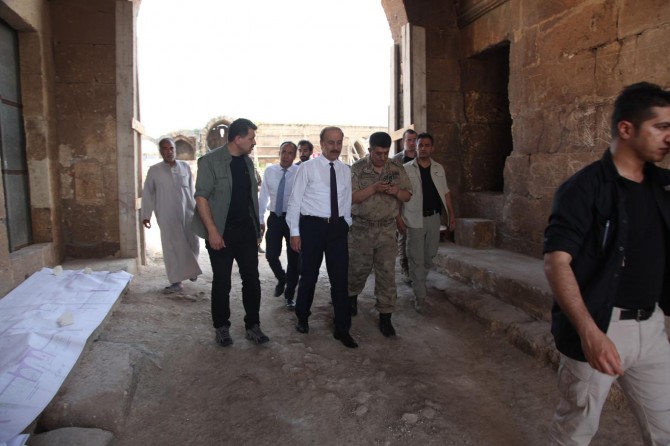 ​Şanlıurfa Valisi Abdullah Erin, tarihi alanlarda incelemelerde bulundu