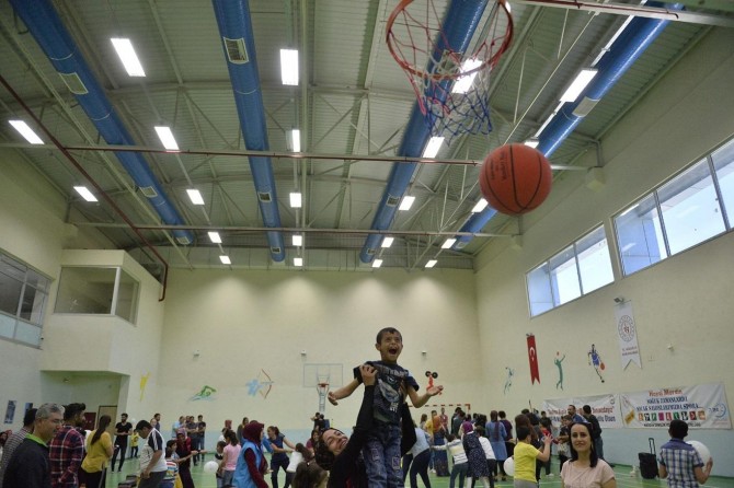 Mardin’de engelli çocuklar doyasıya eğlendi