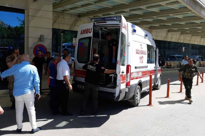 Siirt’te bir güvenlik korucusu hayatını kaybetti 3 PKK'li öldürüldü
