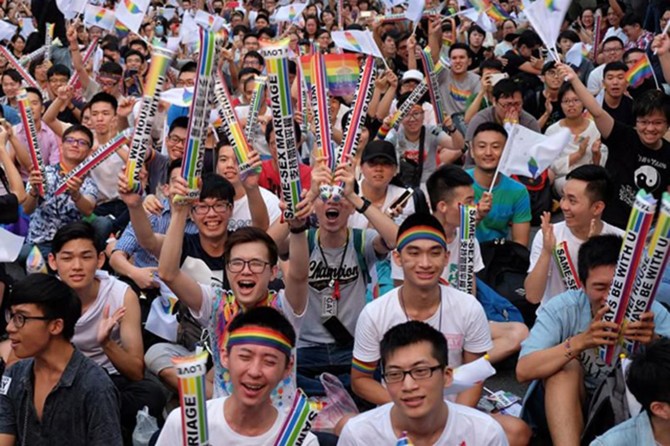 Eşcinsel evliliği yasal hale getiren ilk Asya ülkesi Tayvan oldu