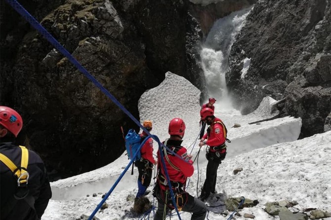 2 leşkerên ku di ber avê re çûn jiyana xwe ji dest dan
