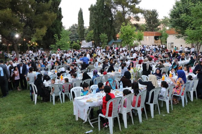 Yetim ve öksüzler ​Şanlıurfa’da kardeşlik sofrasında buluştu